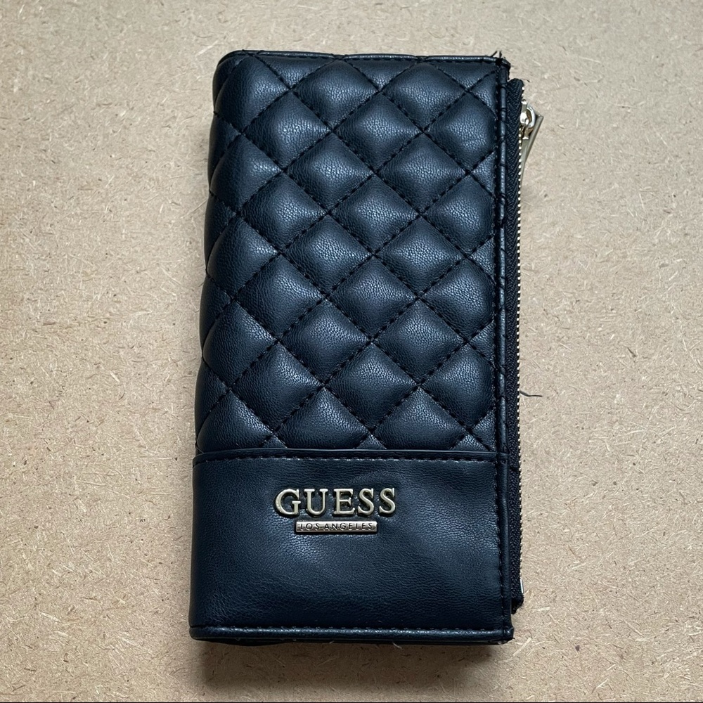 DISCOUNT SHIPPING‼️ Black Guess, Los Angeles wallet 3.5 in. x 7 in.